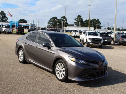 Used 2019 Toyota Camry LE FWD image 2