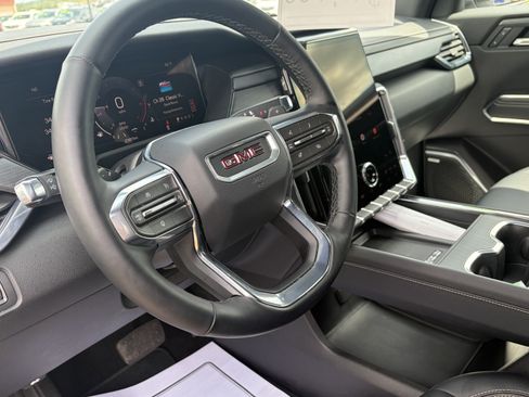 Used 2026 GMC Acadia Elevation w/ Elevation Premium Package AWD/4WD image 13