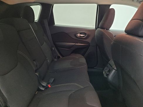 Used 2016 Jeep Cherokee Latitude w/ Cold Weather Group image 19