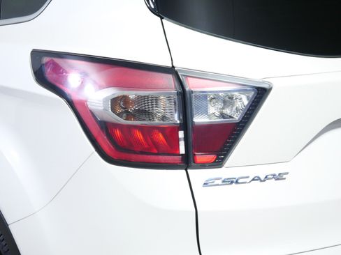 Used 2017 Ford Escape Titanium FWD image 17