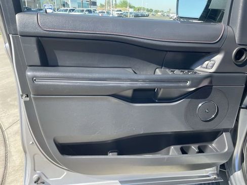Used 2024 Ford Expedition Limited image 23