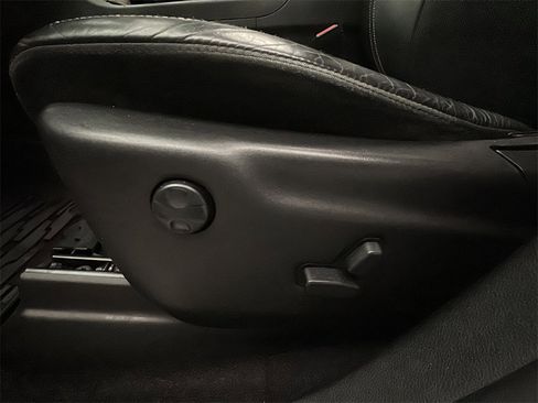 Used 2017 Jeep Grand Cherokee Limited w/ Luxury Group II image 10