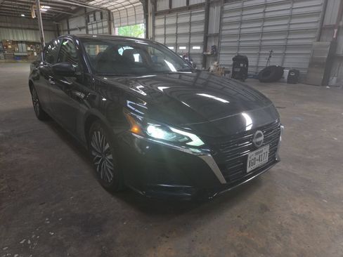 Used 2025 Nissan Altima 2.5 SV FWD image 6