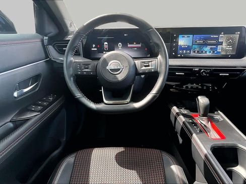 Used 2025 Nissan Kicks SR w/ SR Premium Package FWD image 6