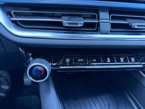 Used 2024 Chevrolet Equinox EV LT image 37