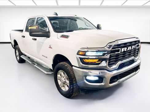 Used 2025 RAM 2500 Big Horn AWD/4WD image 3
