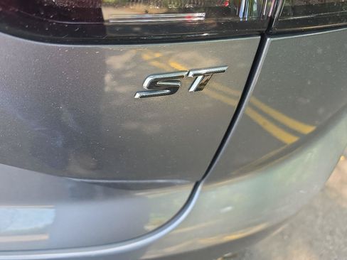 Used 2021 Buick Envision Essence w/ Sport Touring Package AWD/4WD image 24