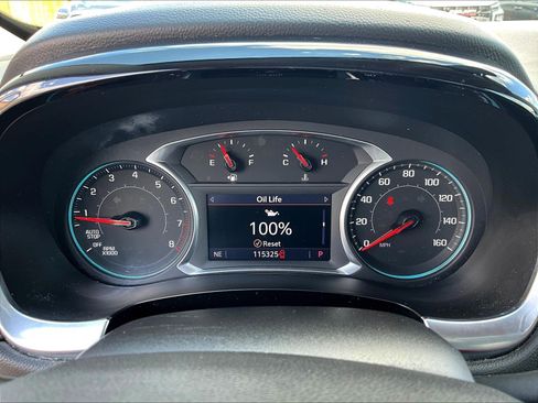 Used 2020 Chevrolet Traverse LT FWD image 13