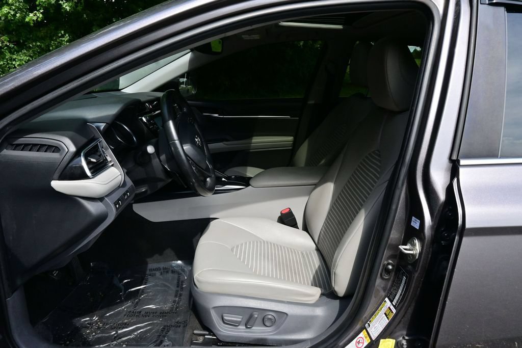 Used 2018 Toyota Camry SE w/ Moonroof Package FWD image 17
