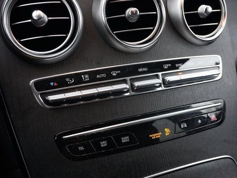 Used 2022 Mercedes-Benz GLC 300 4MATIC w/ Premium Package Lite image 44