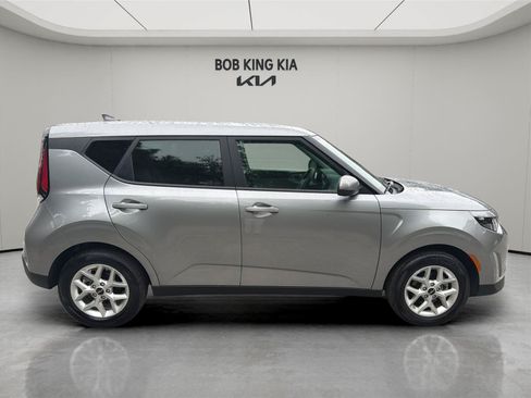 Used 2025 Kia Soul LX w/ LX Technology Package FWD image 6