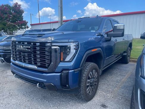 Used 2024 GMC Sierra 2500 Denali Ultimate AWD/4WD image 2