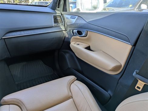 Certified 2024 Volvo XC90 B6 Ultimate w/ Lounge Package image 23
