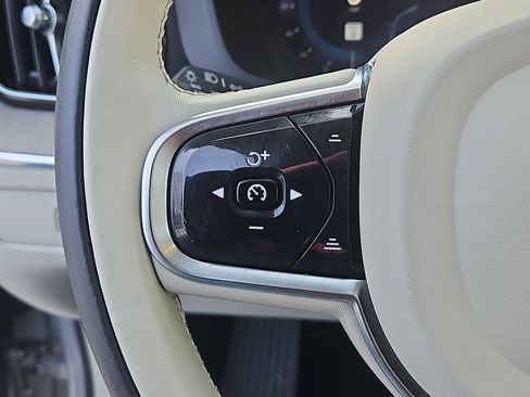 Used 2023 Volvo XC60 B5 Plus w/ Climate Package image 20