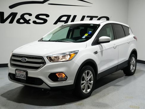 Used 2019 Ford Escape SE image 3