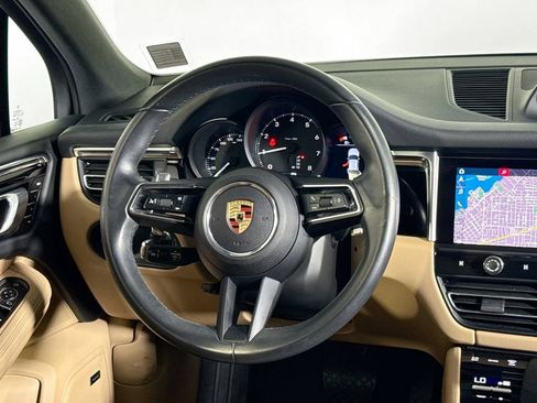 Certified 2024 Porsche Macan AWD/4WD image 12