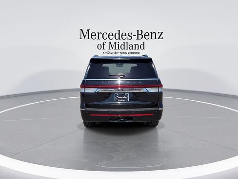 Used 2024 Lincoln Navigator Reserve AWD/4WD image 7