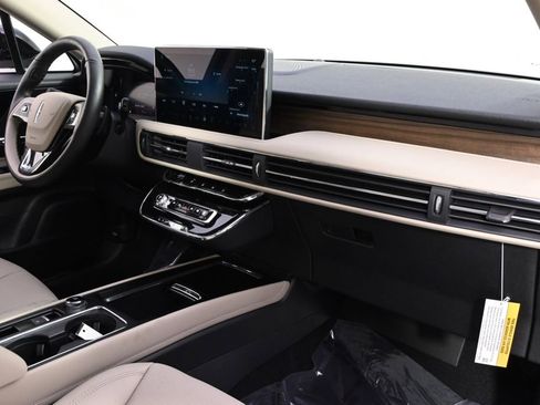 New 2026 Lincoln Corsair Reserve w/ Jet Appearance Package AWD/4WD image 15
