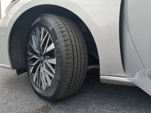 Used 2024 Nissan Altima 2.5 SV FWD image 35