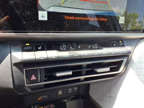 Used 2025 Toyota Camry XLE AWD/4WD image 17
