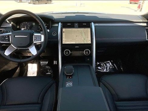 New 2025 Land Rover Discovery Dynamic SE image 5