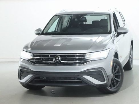 Certified 2024 Volkswagen Tiguan SE AWD/4WD image 3