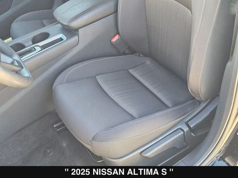 Used 2025 Nissan Altima 2.5 S FWD image 16