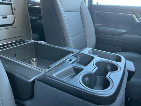 Used 2024 GMC Sierra 1500 SLE image 17