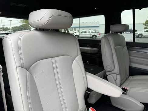 Used 2025 Jeep Wagoneer L Series III image 14