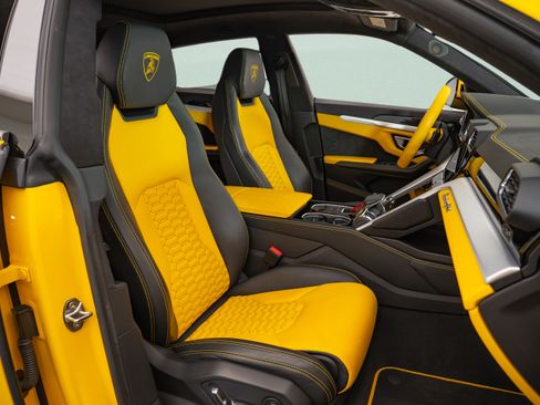 Used 2022 Lamborghini Urus AWD/4WD image 16