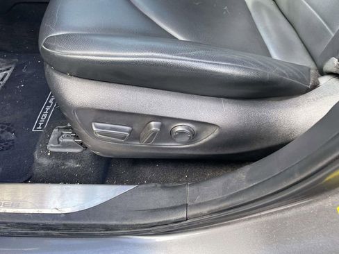 Used 2023 Toyota Highlander XLE image 31