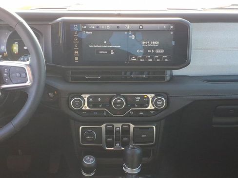 Used 2025 Jeep Wrangler Unlimited Sahara w/ Safety Group AWD/4WD image 25