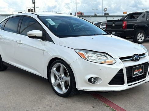 Used 2013 Ford Focus Titanium w/ Titanium Handling Pkg image 3