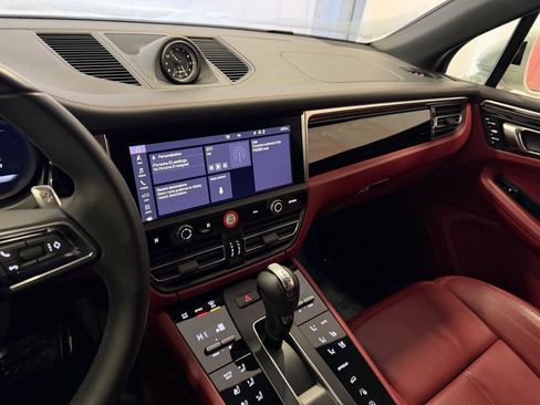 Certified 2023 Porsche Macan S image 18