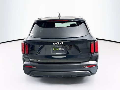 Used 2023 Kia Sorento LX image 7