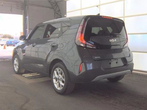 Used 2025 Kia Soul LX FWD image 4