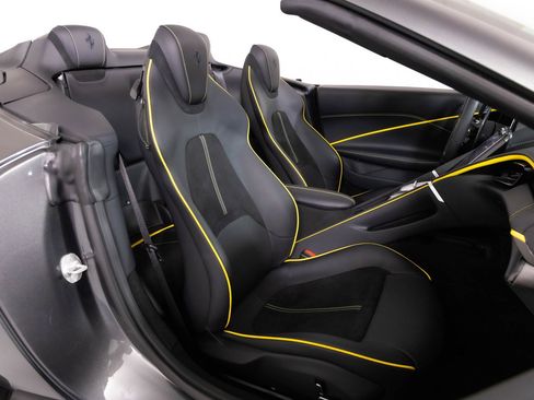Used 2025 Ferrari Roma Spider image 41