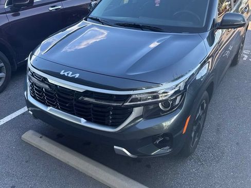 Used 2024 Kia Seltos EX FWD image 2