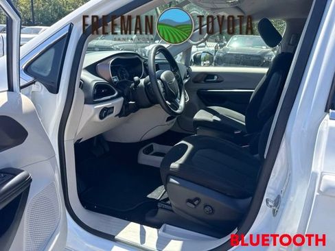 Used 2021 Chrysler Voyager LX FWD image 7