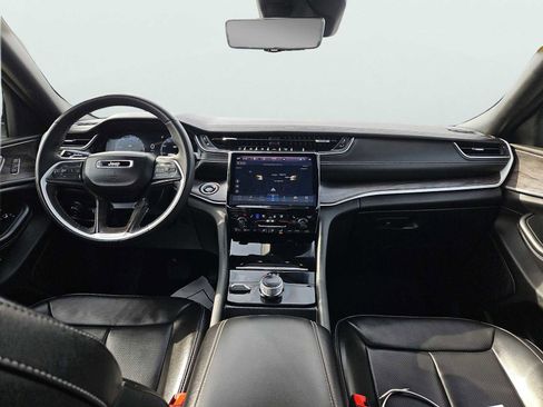 Used 2024 Jeep Grand Cherokee L Limited w/ Luxury Tech Group II image 11