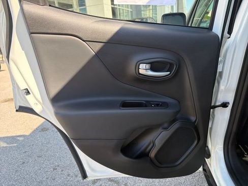 Used 2023 Jeep Renegade Trailhawk AWD/4WD image 33