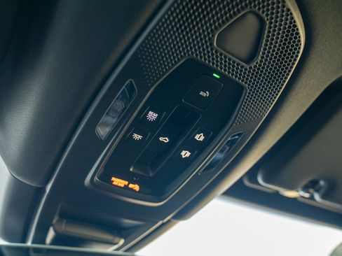 Used 2025 Porsche Cayenne image 22