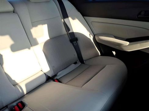 Used 2024 Nissan Altima 2.5 SV image 18