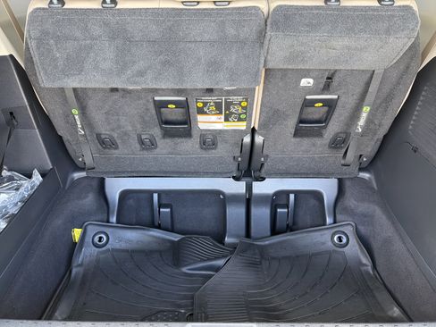 Used 2022 Toyota Sienna XLE image 16