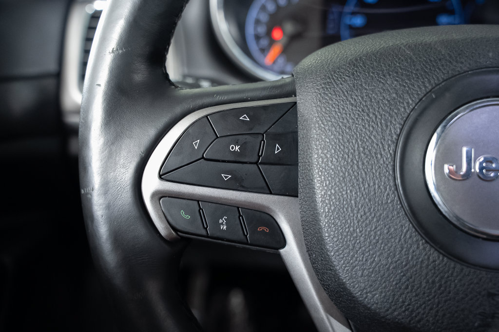 Used 2018 Jeep Grand Cherokee Laredo RWD image 31