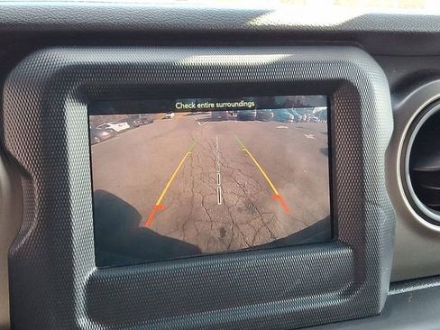 Used 2018 Jeep Wrangler Sport S image 17