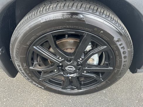 Used 2024 Nissan Kicks SR w/ SR Premium Package FWD image 31