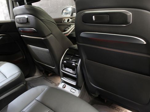 Used 2024 BMW X7 xDrive40i w/ Climate Comfort Package image 47