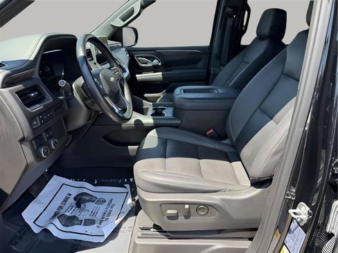 Used 2022 Chevrolet Suburban LT RWD image 18