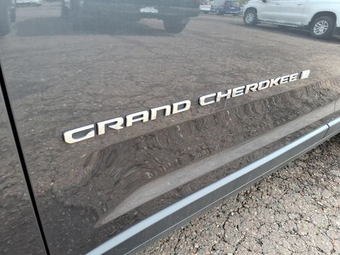 Used 2022 Jeep Grand Cherokee L Limited AWD/4WD image 10